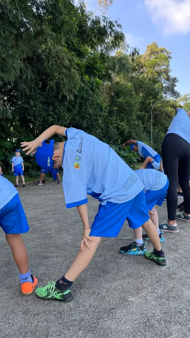 Crianças em atividade física inclusiva na APADI Joinville