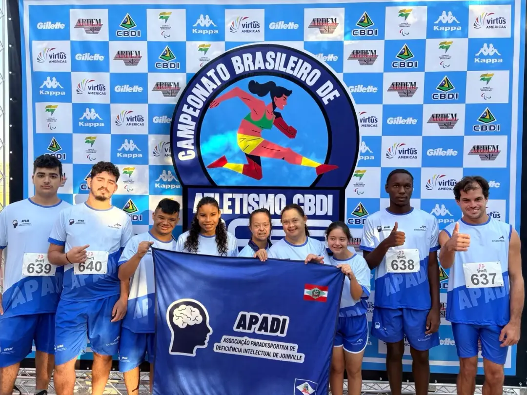 Atletas do projeto social de esporte adaptado da APADI Joinville